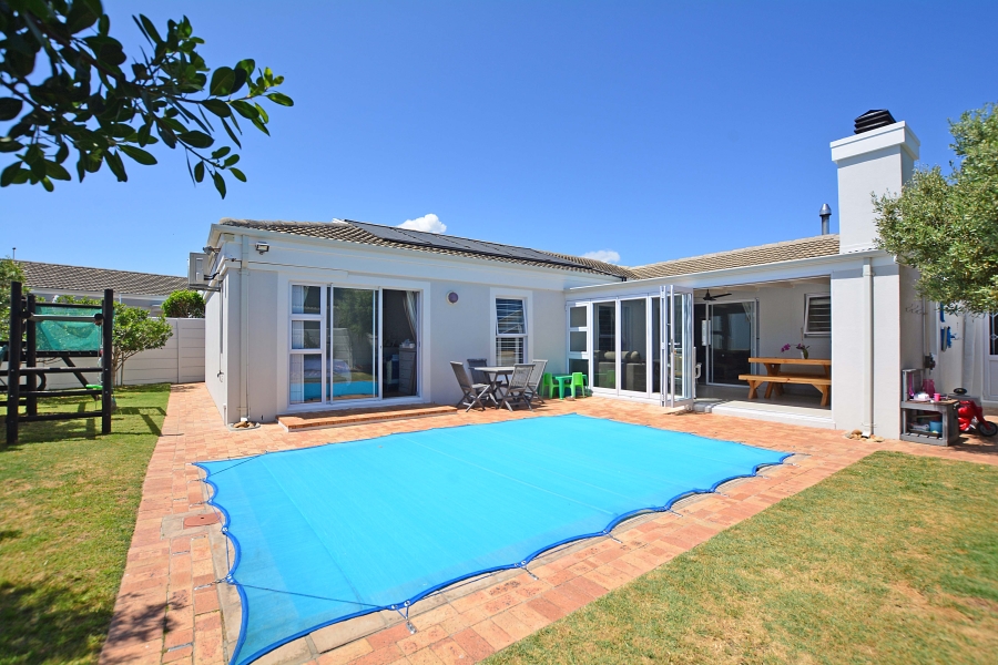 3 Bedroom Property for Sale in Sunningdale Western Cape